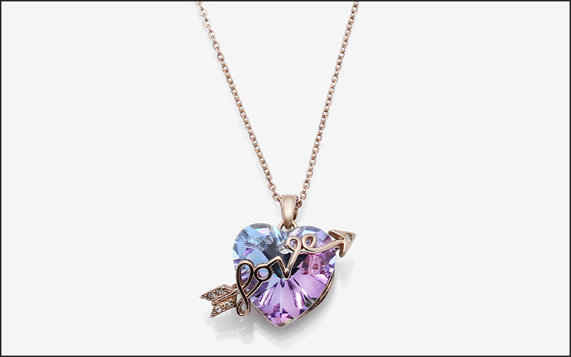 Dây chuyền mũi tên chữ Love trên nền đá xanh tím đẹp mắt